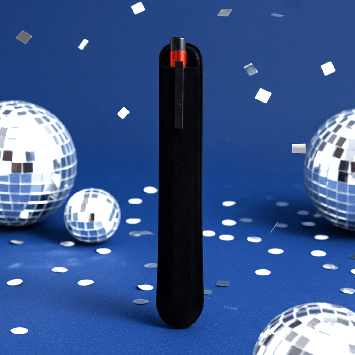 Kugelschreiber mit Samtetui Geschenkverpackung auf grauem Hintergrund