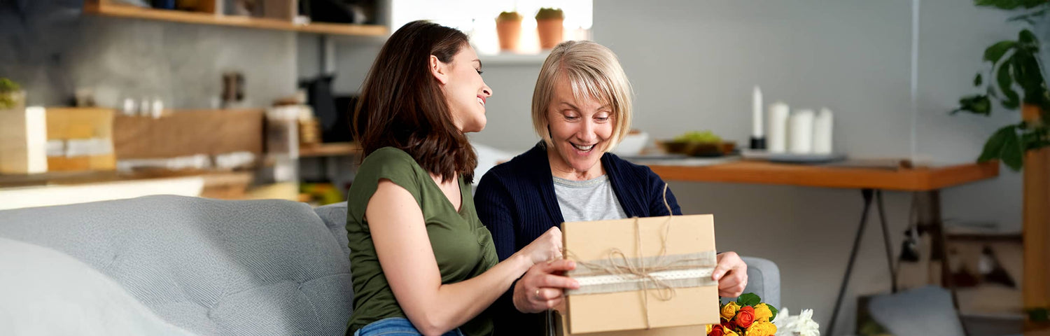 Personalisierte Tassen und Handtücher als Geschenk für Mama und Papa