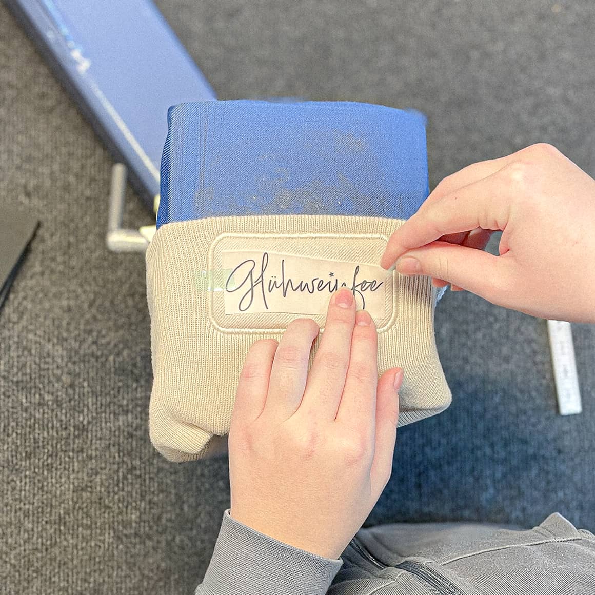 Wintermütze mit rechteckigem Logo‑Patch Ludorf Textilveredelung & Werbetechnik