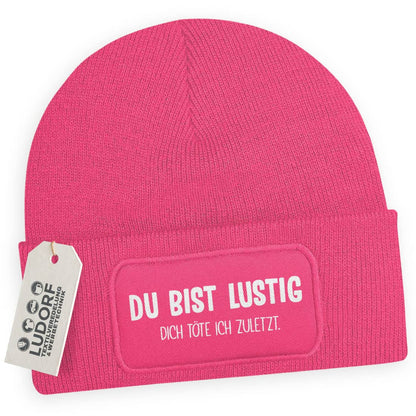 Fuchsia Wintermütze mit humorvollem Spruch ‚Du bist lustig – dich töte ich zuletzt‘