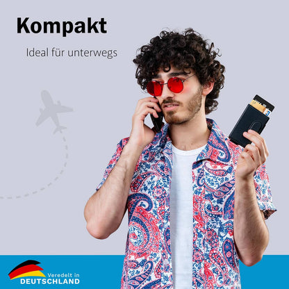 SmartWallet im Alltag in der Hosentasche und auf dem Tisch