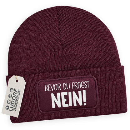 Burgundy Wintermütze mit Spruch ‚Bevor du fragst – Nein!‘