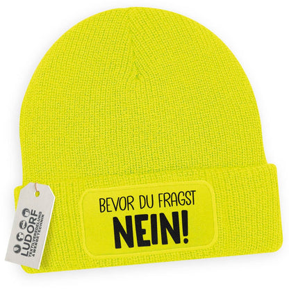 Neongelbe Wintermütze mit Spruch ‚Bevor du fragst – Nein!‘