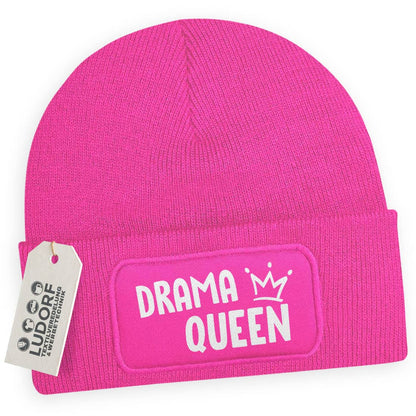 Fuchsia Wintermütze mit Aufdruck ‚Drama Queen‘