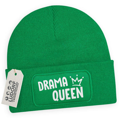 Grüne Wintermütze mit Aufdruck ‚Drama Queen‘