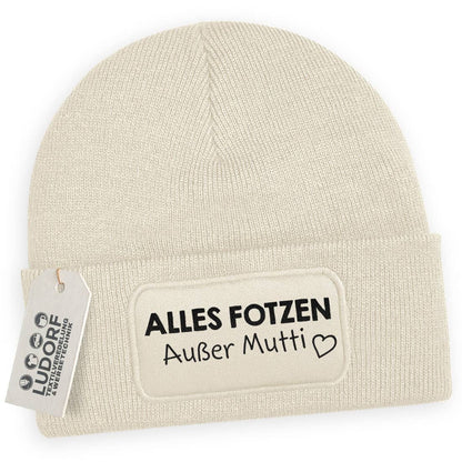 Beige Wintermütze mit frechem Spruch ‚Alles … außer Mutti‘