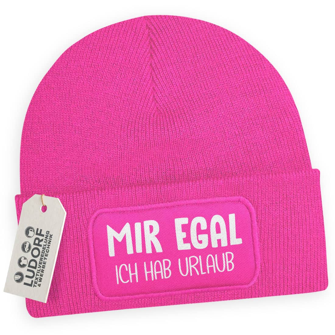 Fuchsia Wintermütze mit Spruch ‚Mir egal – ich hab Urlaub‘