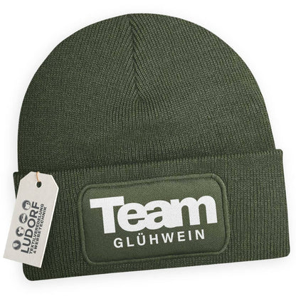 Wintermütze Team Glühwein in Olivgrün – Weihnachtsmütze, festlich, personalisierbar