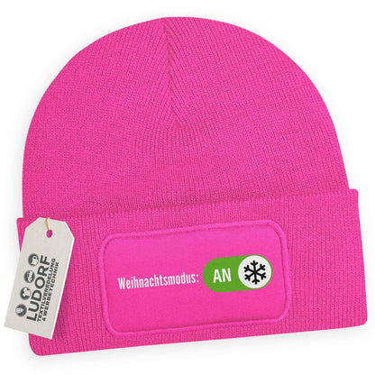 Wintermütze Weihnachtsmodus-AN in Fuchsia – Weihnachtsmütze, festlich, personalisierbar