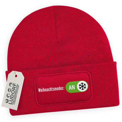 Wintermütze Weihnachtsmodus-AN in Rot – Weihnachtsmütze, festlich, personalisierbar
