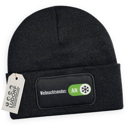 Wintermütze Weihnachtsmodus-AN in Schwarz – Weihnachtsmütze, festlich, personalisierbar